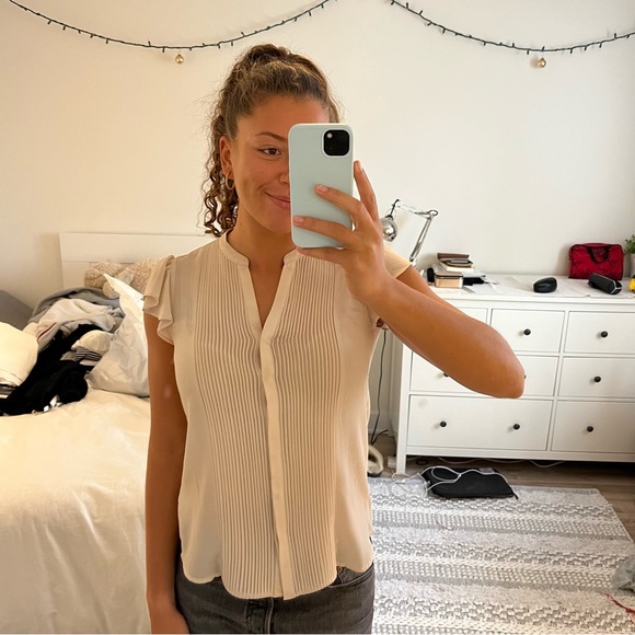 Beige blouse with details in the front - Picture 2 of 6